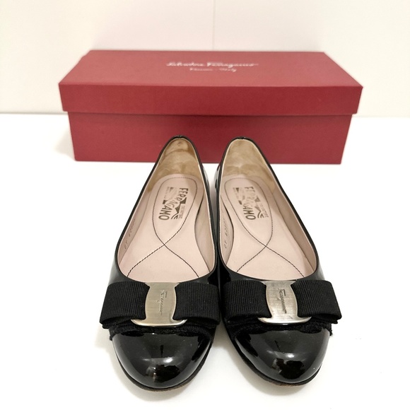 Salvatore Ferragamo Black Patent Leather Flat Size 5 - Picture 1 of 7